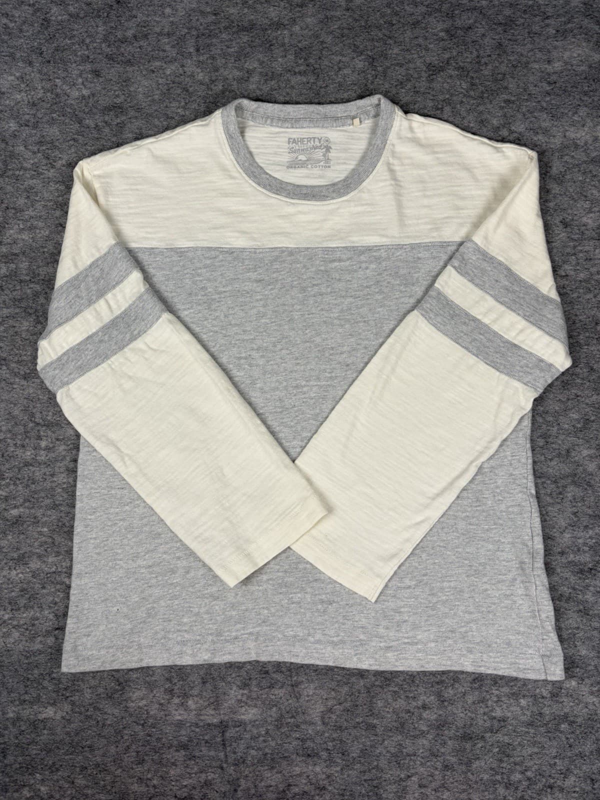 Faherty Sunwashed T-Shirt Mens M White Gray Long Sleeve Organic Cotton Crew Neck