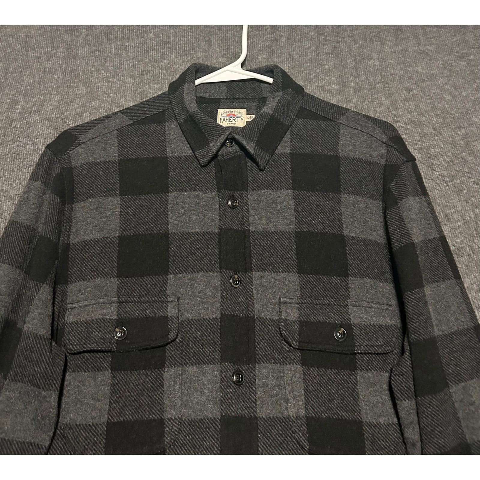 Faherty legend sweater shirt mens black gray plaid medium long sleeve read